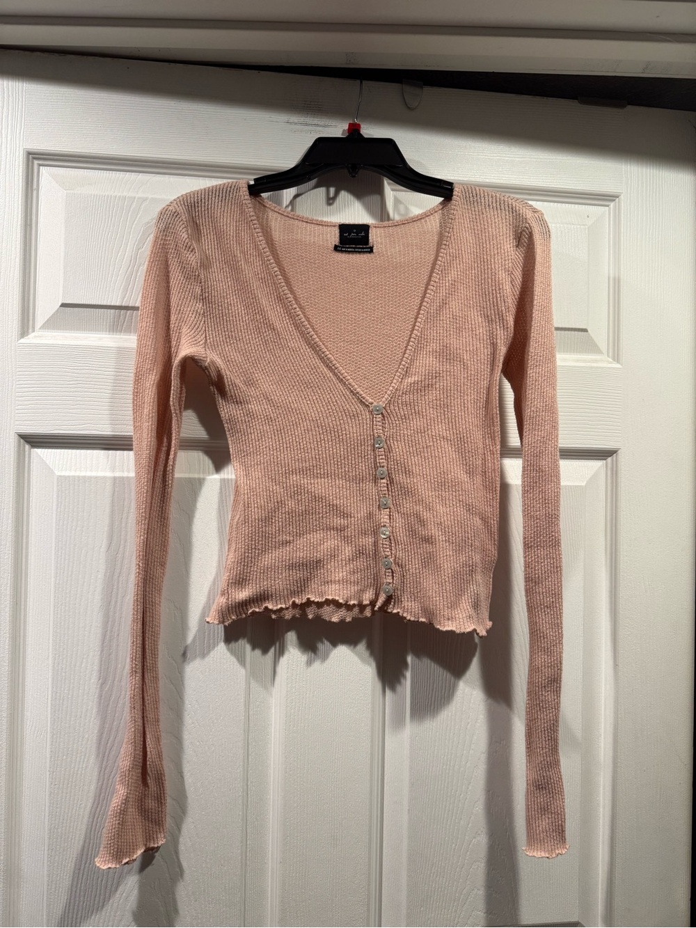 Urban Outfitters Dusty Pink Ribbed Button-Front V-Neck Long Sleeve Top. Size M